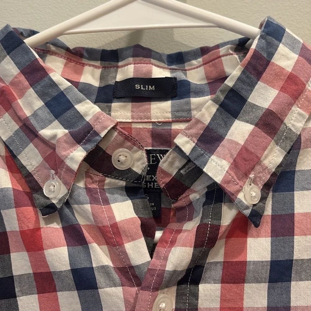 J.Crew men’s plaid collared button down shirt. Size small slim fit. Flex washed